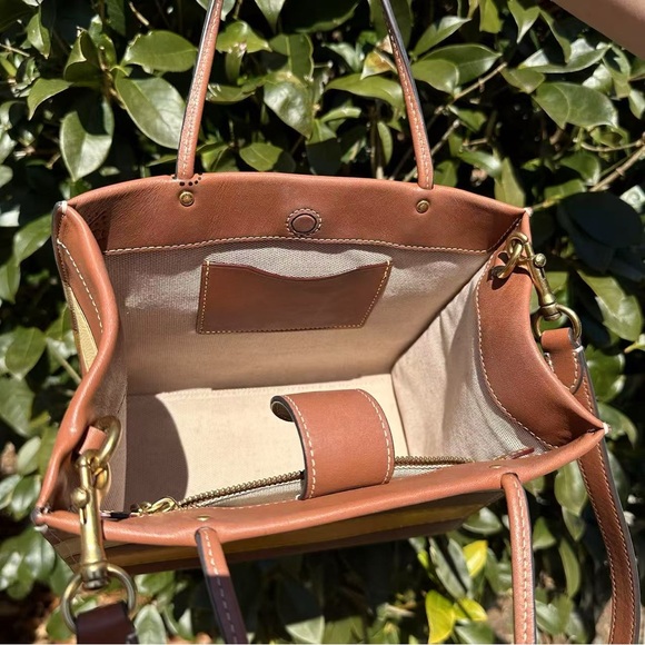 EUC Coach Cashin Carry Bag 22 With Trompe L'oeil Print C9814 - Picture 8 of 14